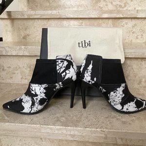 NIB TIBI Neoprene/Canvas Ankle boot Black/White Splatter Sz 8.5 Stiletto heel